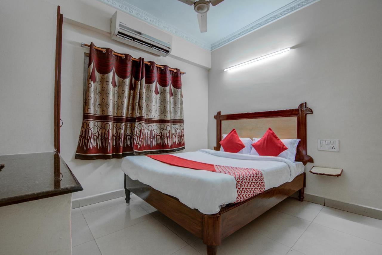 Oyo Hotel Lakshmi Paradise วิสาขปัตนัม ภายนอก รูปภาพ
