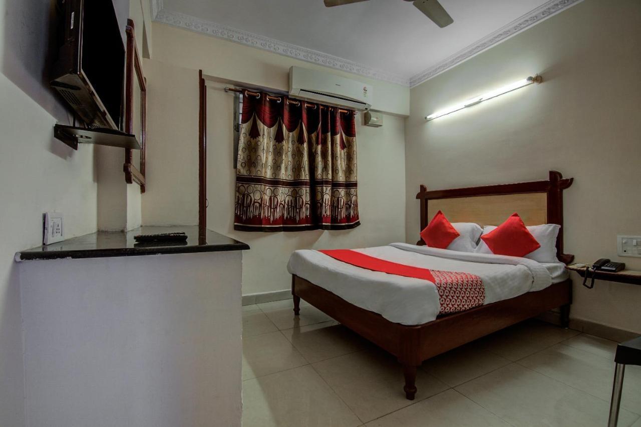 Oyo Hotel Lakshmi Paradise วิสาขปัตนัม ภายนอก รูปภาพ